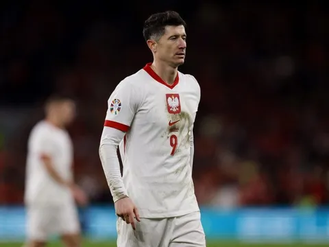 Lewandowski mất hút trong ngày Ba Lan cầm hòa Hà Lan
