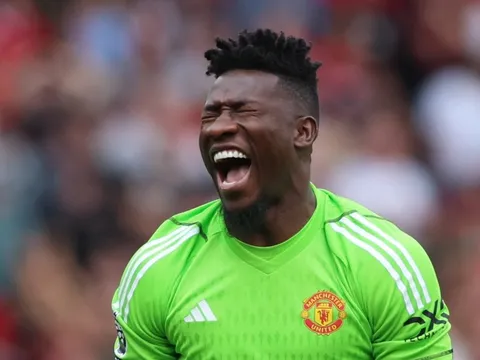 CĐV Man Utd thỉnh cầu ban lãnh đạo tống khứ Onana