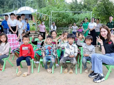 Nghĩa cử cao đẹp của Hòa Minzy khiến cộng đồng mạng dậy sóng
