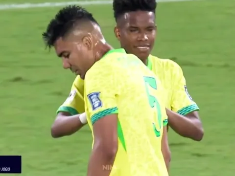 Casemiro nổi nóng với sao trẻ Chelsea