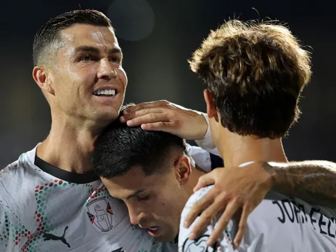 Ronaldo rực sáng trong trận thắng 5-0 của Bồ Đào Nha