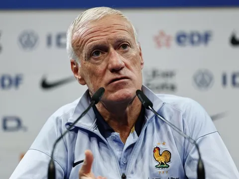 PSG phẫn nộ với HLV Deschamps