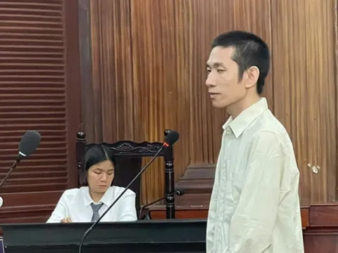 Bị cáo đồng tính thức tỉnh khi nghe lời kêu cứu nghẹn ngào của “người cũ”