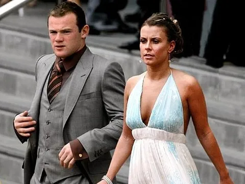 Van Gaal nói lời khiếm nhã khi lần đầu gặp vợ Rooney