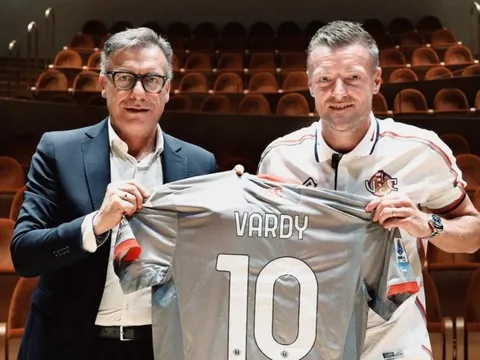 38 tuổi, Vardy vẫn ngạo nghễ
