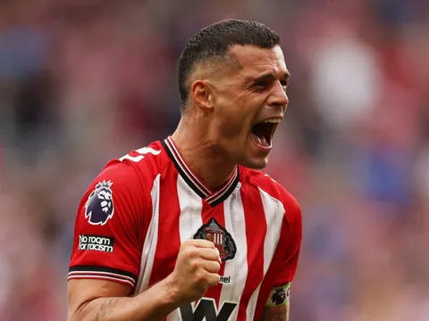 Sunderland khởi đầu như mơ khi trở lại Premier League