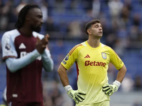 Hào quang Aston Villa phai mờ