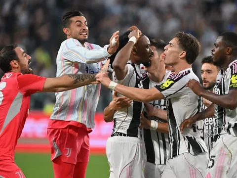 Juventus hạ Inter ở trận derby điên rồ
