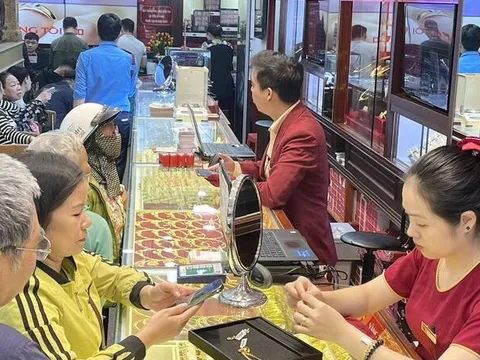 Người mua vàng miếng lỗ nặng sau một tuần