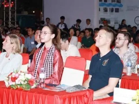 Hoa hậu Bảo Ngọc gây ấn tượng mạnh tại chương trình giao lưu hữu nghị Việt Mỹ