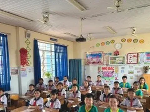 Phụ huynh hào hứng đón chờ bộ sách giáo khoa miễn phí