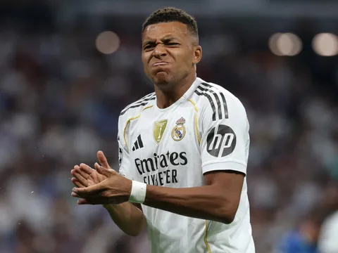 Mbappe rực sáng, Real lại thắng với 10 người