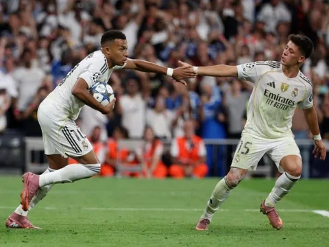 Mbappe mở kỷ nguyên mới, vượt bóng Ronaldo