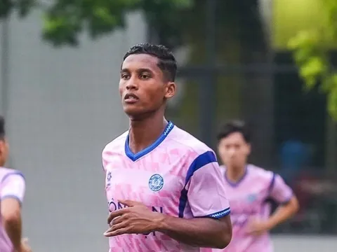 Rời Pháp, Adou Minh chọn Việt Nam để tìm bản ngã