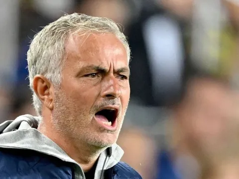 Mourinho sắp tái xuất