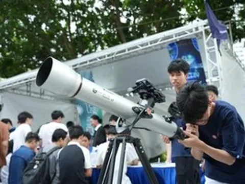 Đích cuối cùng của Nghị quyết 71 là đào tạo ra những người ‘vừa hồng vừa chuyên’