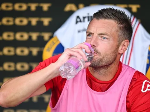Vardy tạo cơn sốt
