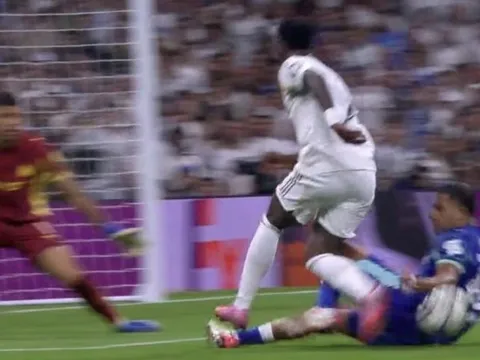 Quả penalty dành cho Real bị coi là scandal