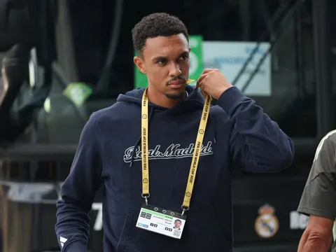 Giấc mơ của Trent Alexander-Arnold vỡ vụn sau 4 phút