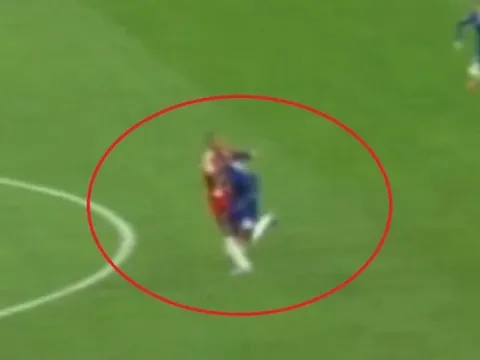 Quyết định khiến fan Chelsea phẫn nộ