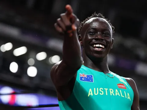 Tài năng 17 tuổi khiến Usain Bolt ngỡ ngàng