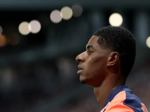 Rashford rực sáng, CĐV MU đòi sa thải Amorim