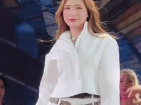 Hoà Minzy gặp 'sự cố' trên sân khấu, một chi tiết gây dậy sóng