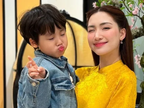 Cuộc trò chuyện của Hòa Minzy và con trai khiến fan xúc động