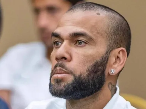Alves mất hàng chục triệu USD vì cáo buộc sai trái