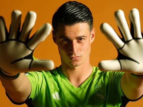 Kepa chính thức trình làng Arsenal