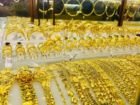 Vàng có phải là kênh đầu tư an toàn tuyệt đối?: Đây 3 rủi ro cần biết trước khi xuống tiền mua vàng