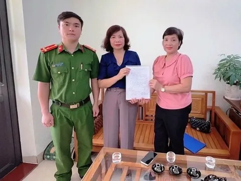 Tài khoản nhận được 20 tỷ đồng, cô giáo lập tức báo công an