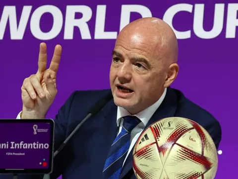 Cơn 'hứng' mới của Infantino - World Cup sẽ rời mùa hè?