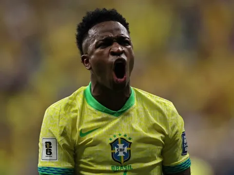 Brazil đè bẹp Hàn Quốc 5-0