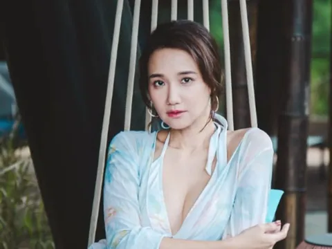 Nữ diễn viên U50 gây chú ý với bộ ảnh diện bikini nóng bỏng hậu ly hôn