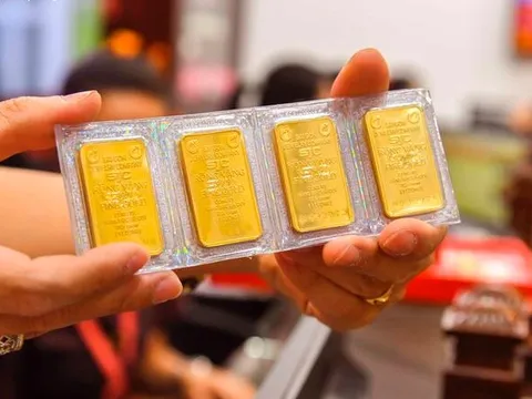 Vàng thế giới còn động lực tăng giá, trong nước tiềm ẩn nhiều rủi ro