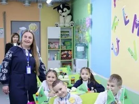 Trẻ em Ukraine học cách giữ nụ cười