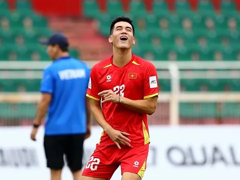 Tiến Linh tươi rói sau nhiệm vụ từ thầy Kim