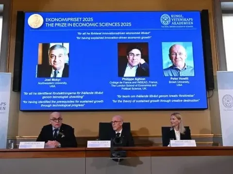 Giải Nobel kinh tế 2025 được trao cho công trình nghiên cứu về cách công nghệ thúc đẩy tăng trưởng
