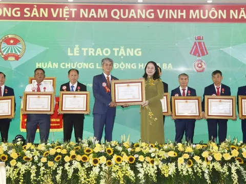 Thi đua xây dựng Hội Nông dân Việt Nam vững mạnh, tự tin cùng dân tộc bước vào kỷ nguyên mới