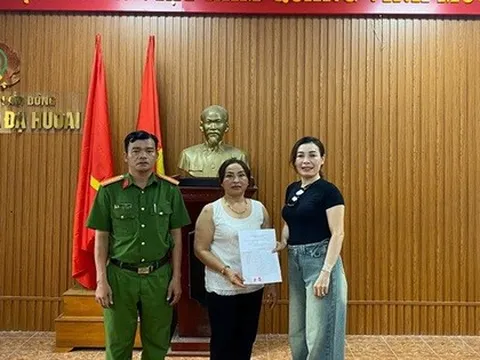 Người phụ nữ ở Lâm Đồng bất ngờ được một tài khoản ngân hàng tại Agribank chuyển 100 triệu đồng