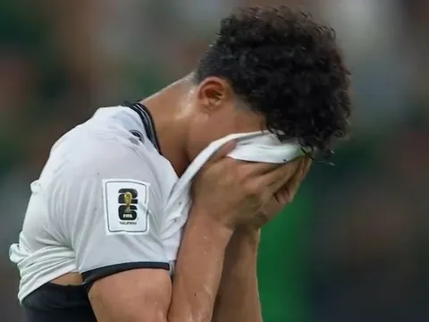 Cầu thủ Iraq bật khóc vì mất vé dự thẳng World Cup cay đắng