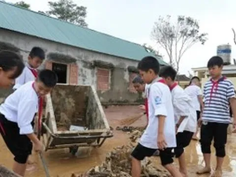 Ổn định dạy học nơi tâm bão đi qua