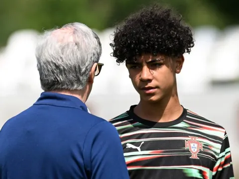 Con trai Ronaldo có thể đá cho 5 đội tuyển