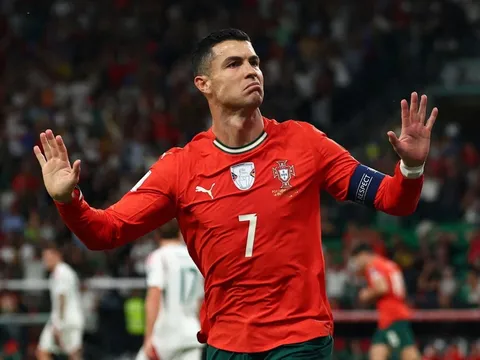 Tỷ phú Ronaldo