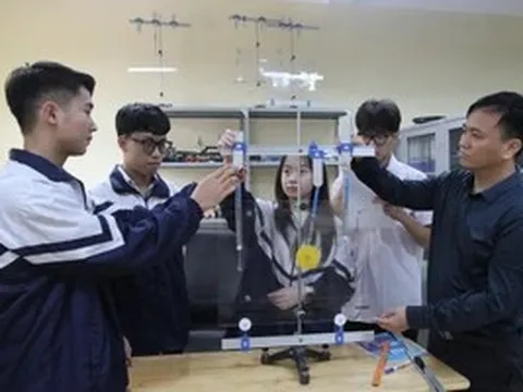 Thầy giáo mê sáng chế khắc phục 'nút thắt' 20 năm dạy học Vật lý