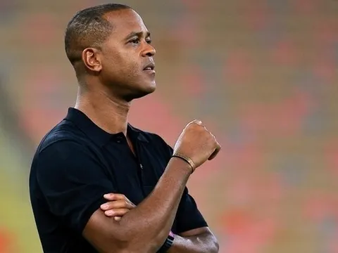 Indonesia sa thải HLV Kluivert