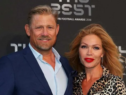Schmeichel bóc trần rối loạn chuyển nhượng ở Man United