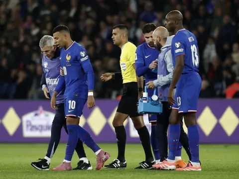 Mbappe tái phát chấn thương
