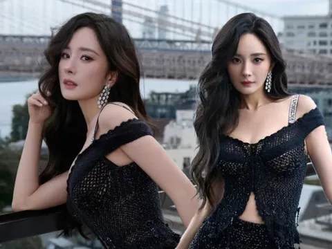 Dương Mịch mặc váy xuyên thấu lấp ló khoe nội y, làn da trắng phát sáng cả khung hình